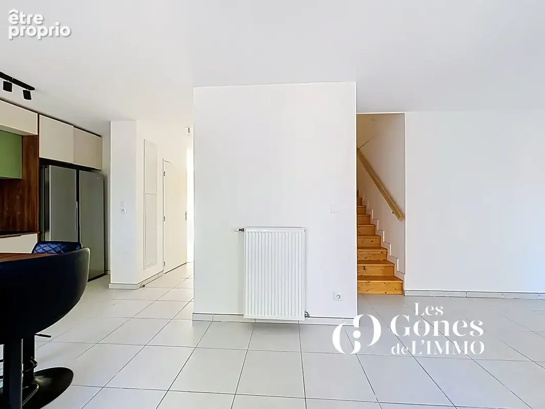 CRAPONNE   Un duplex familial de 102 m2 avec 3 chambres et deux terrasses - photo 4
