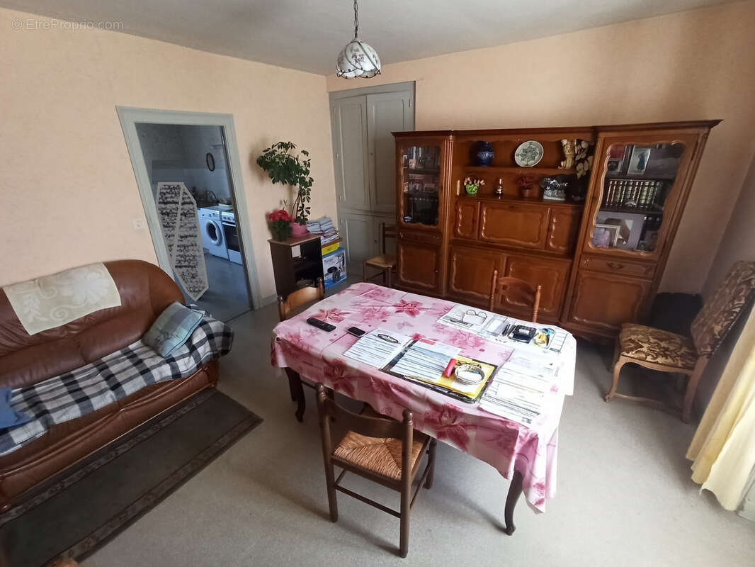 Commerce à AIXE-SUR-VIENNE