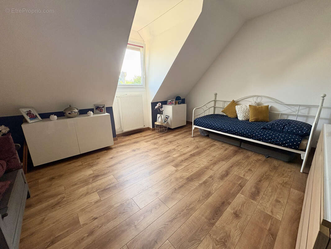 Maison à Saint-Sauveur-sur-École, 168m2, 5 chambres, terrain de 1260m2 constructible, sous-sol total - photo 17
