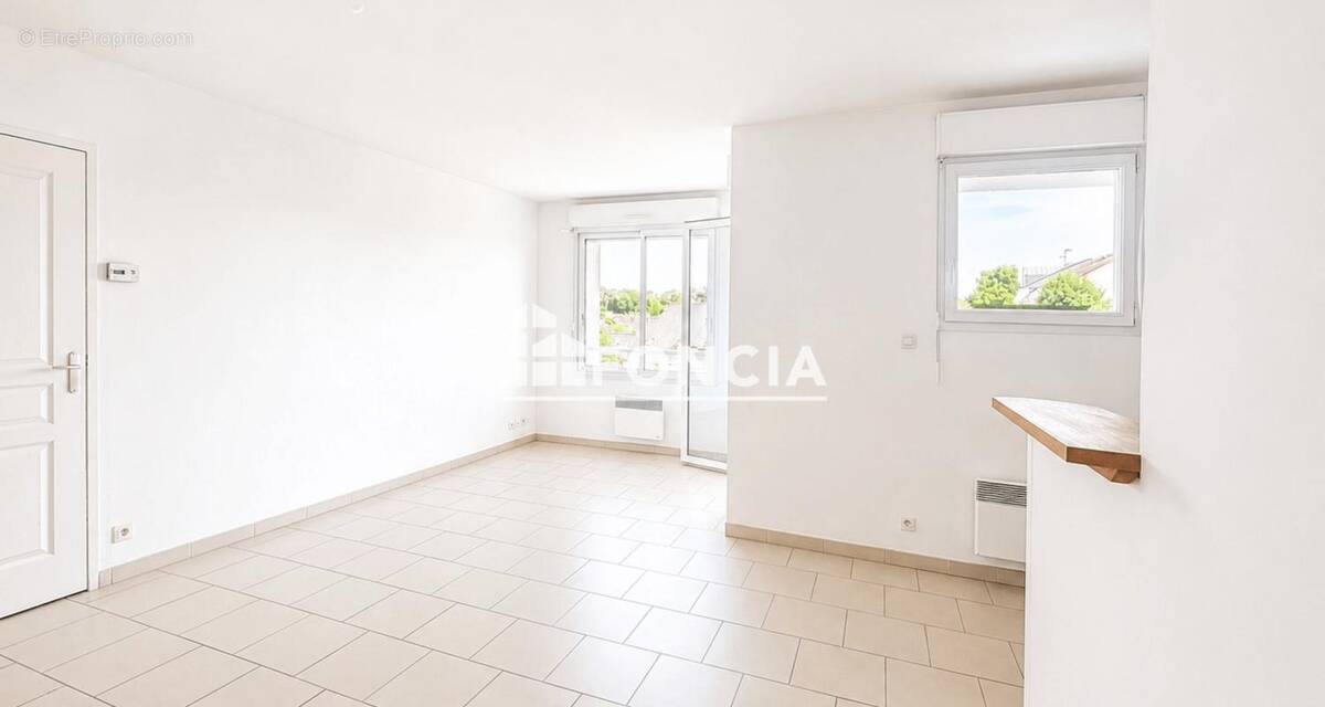 Appartement à MONTREUIL-JUIGNE