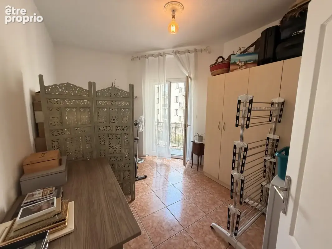 T6 avec 4 chambres, grand balcon donnant sur jardin au calme - photo 9