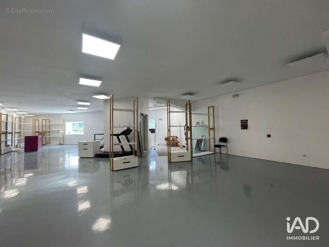 Photo 5 - Commerce à ECHIROLLES