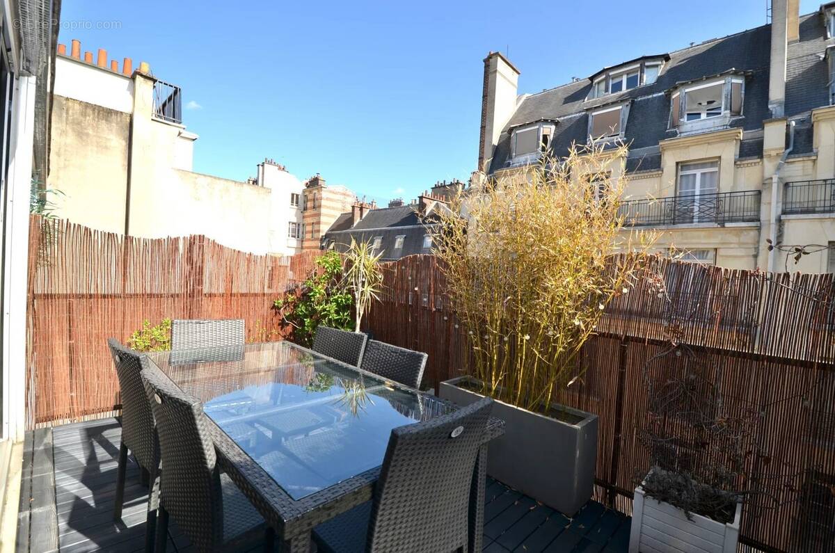 Appartement à PARIS-16E