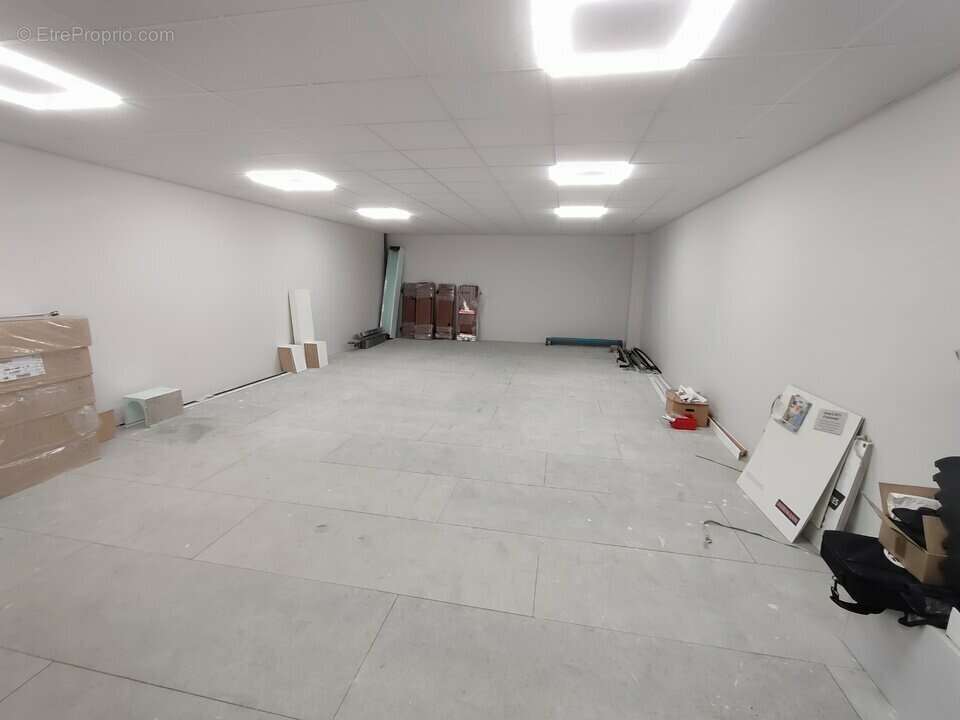 Autre à VAULX-MILIEU