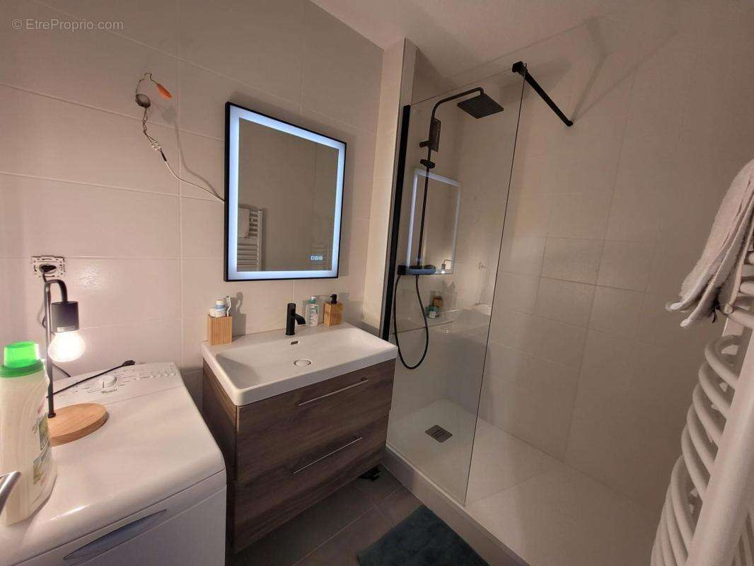 Appartement à ROCHE-LA-MOLIERE