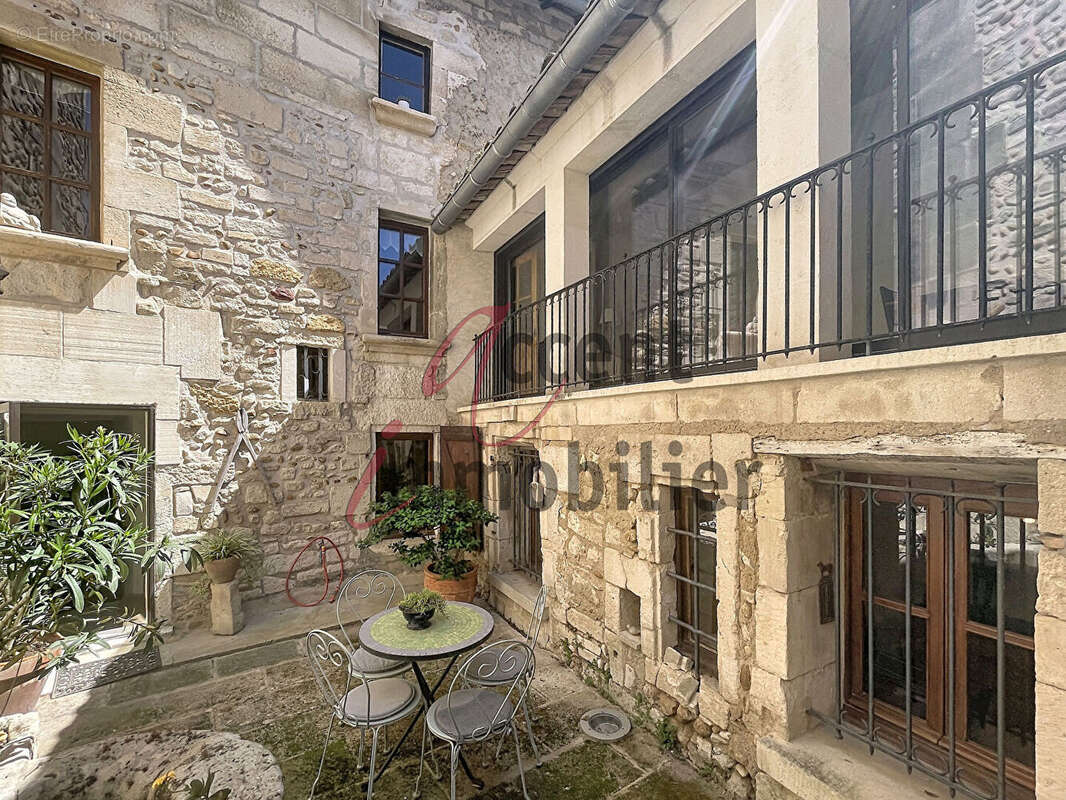 Maison à EYRAGUES