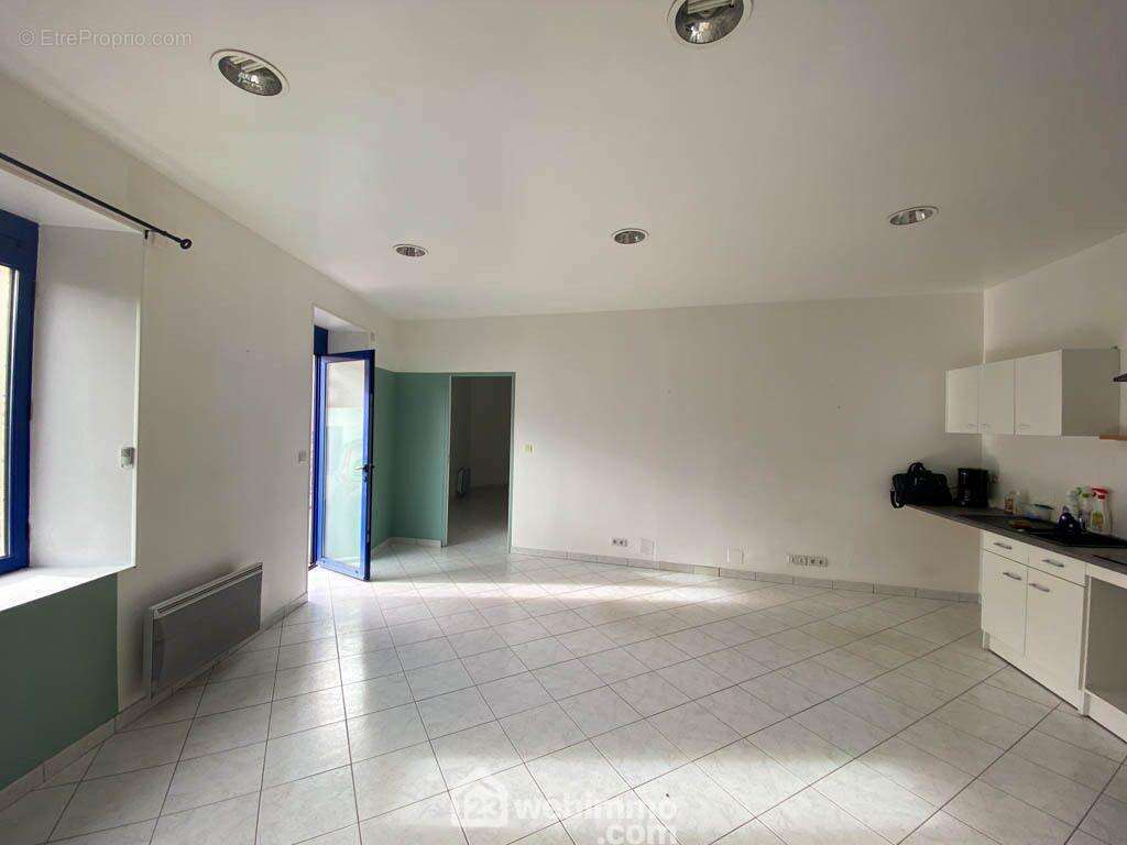 Lumineux - Appartement à SAINT-VINCENT-STERLANGES