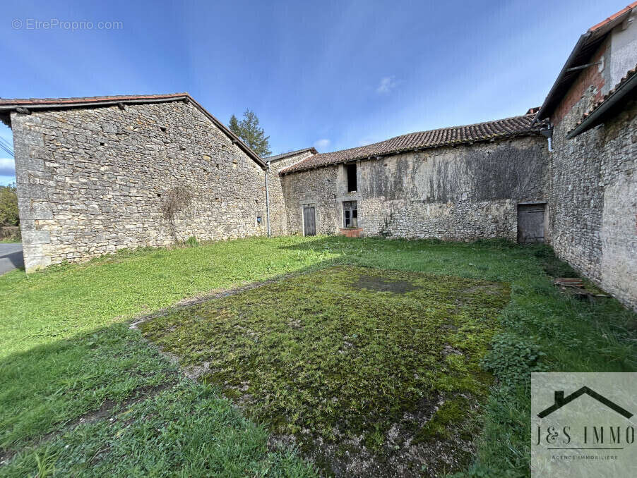 Maison à SAINT-LAURENT-DE-CERIS