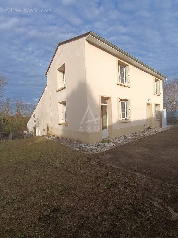 Maison 103 m² à Saint-Yrieix-Sur-Charente  - photo 2