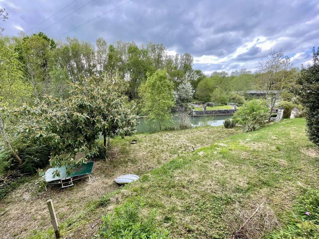 Maison à CHATEAU-GARNIER