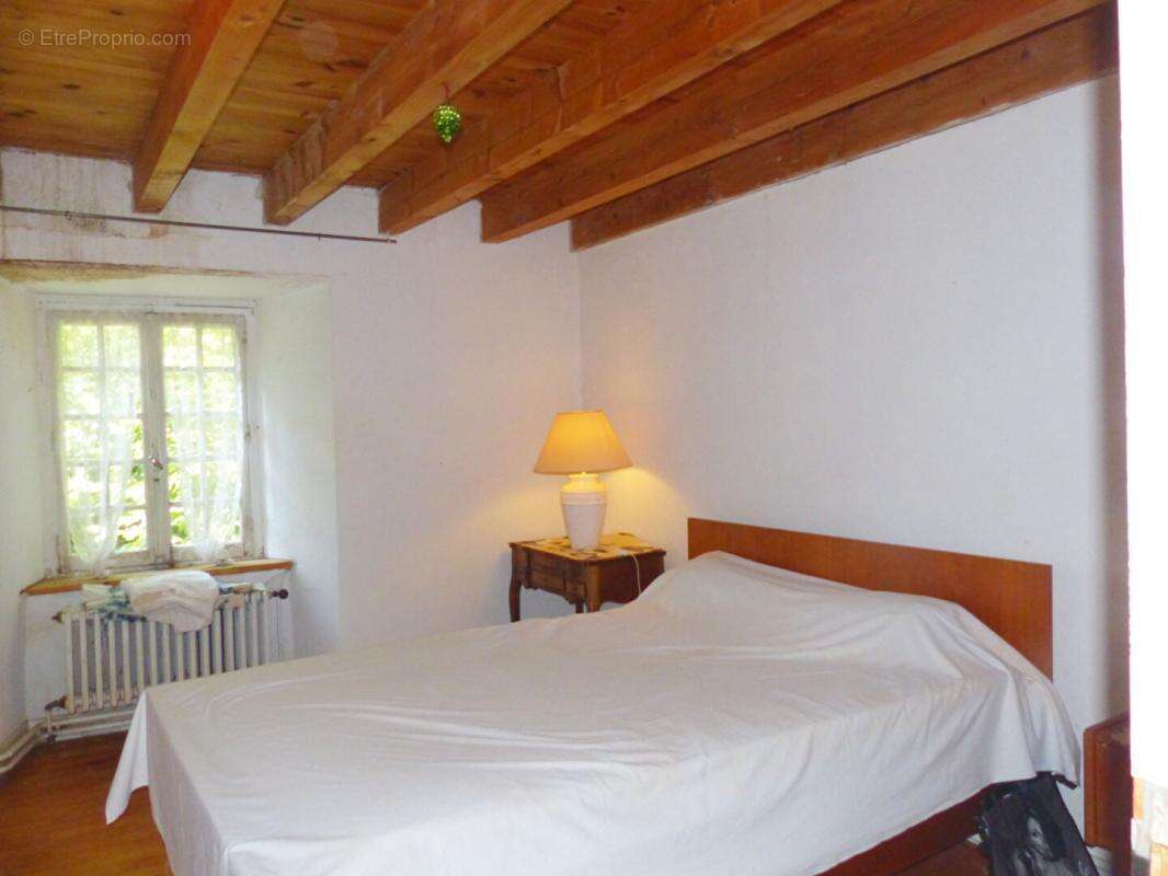 Maison à SAINT-JULIEN-CHAPTEUIL