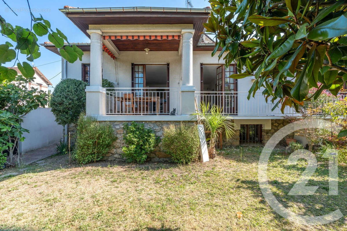 Maison à SAINT-MAUR-DES-FOSSES