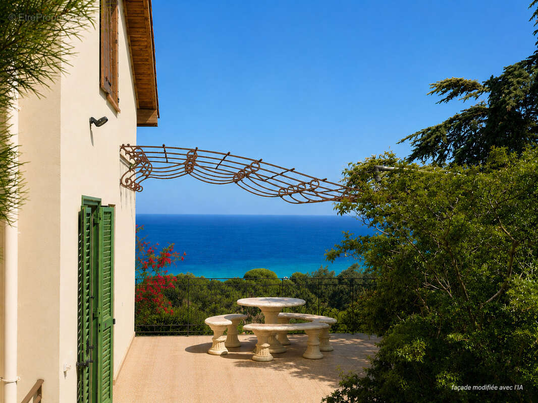 Propriété à rénover 8 pièces vue mer panoramique, 3 appartements et fort potentiel.  (20) - photo 2