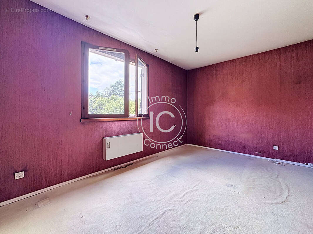 Coeur Village - Appartement T4 - Fort potentiel - Parkings - Garage - photo 10