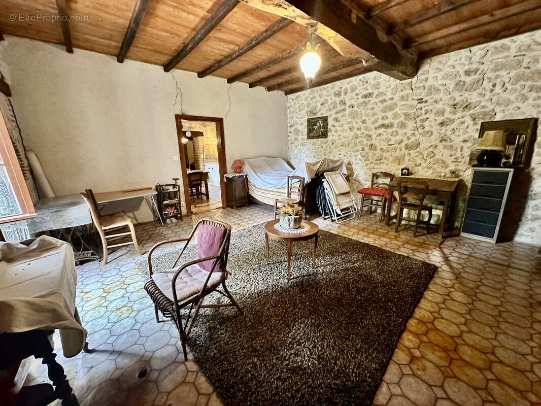 Maison à PUJOLS