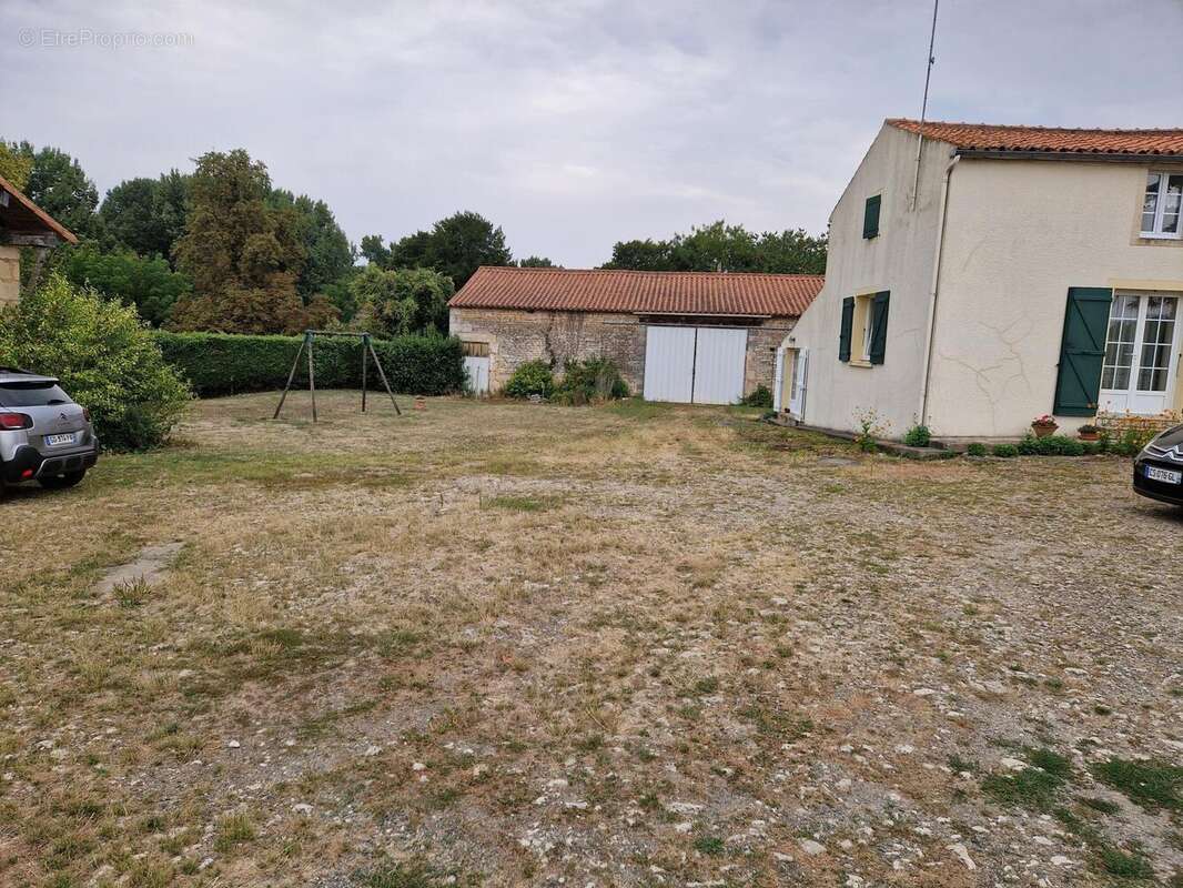 Photo 3 - Maison à MOUZEUIL-SAINT-MARTIN