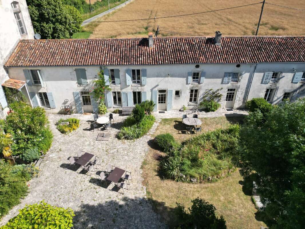 Superbe manoir, chapelle et 7 gîtes en bordure d'un village animé - photo 9