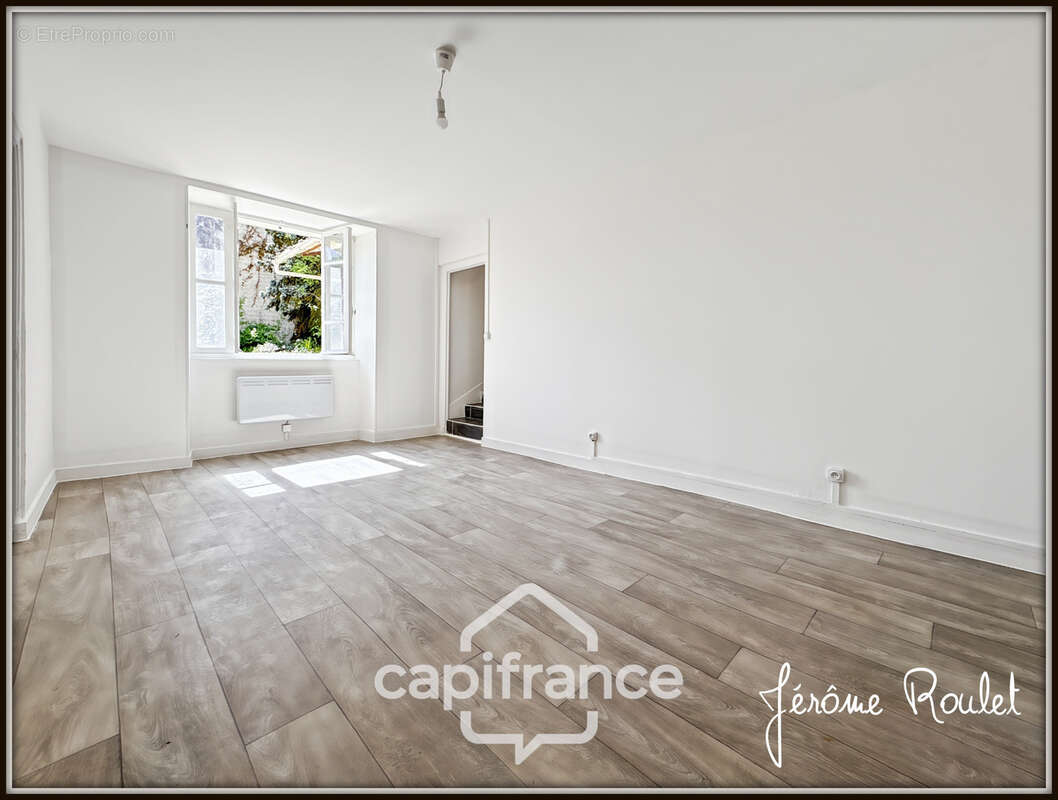 Maison en pierre à vendre 5 pièces 2 chambres Nombreuses Dépendances Terrain 22 400 m² Champigny-En-Rochereau (86) - photo 16