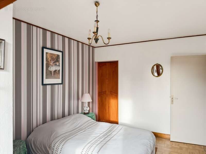 Maison à COURBEVOIE