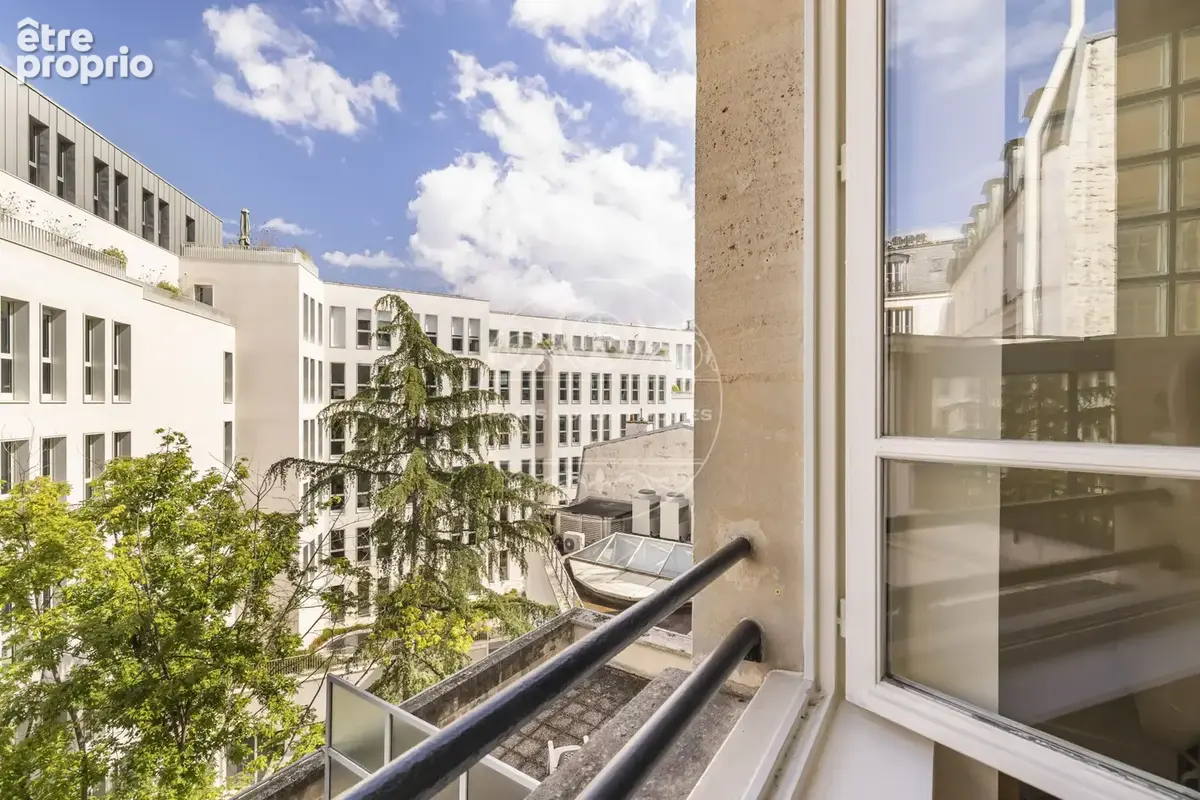 Superbe pied à terre à Paris 8ème ! - photo 8