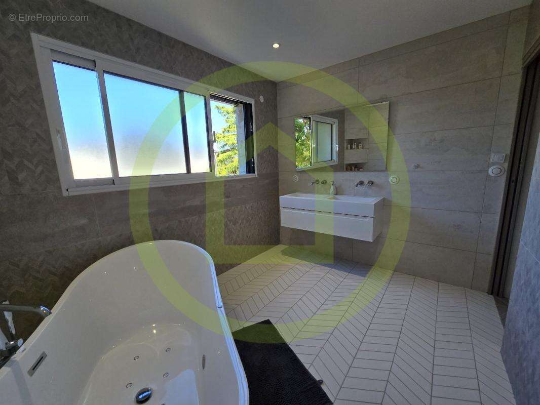 Maison à SAINT-PRYVE-SAINT-MESMIN