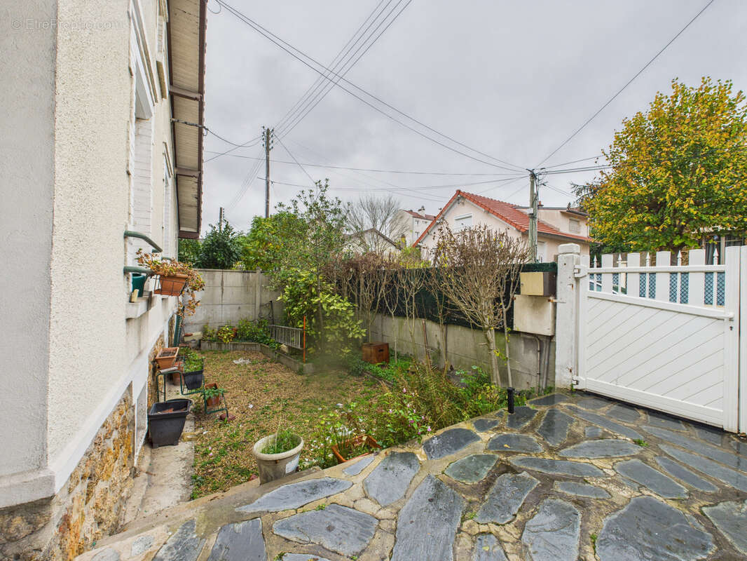 Maison à SARTROUVILLE