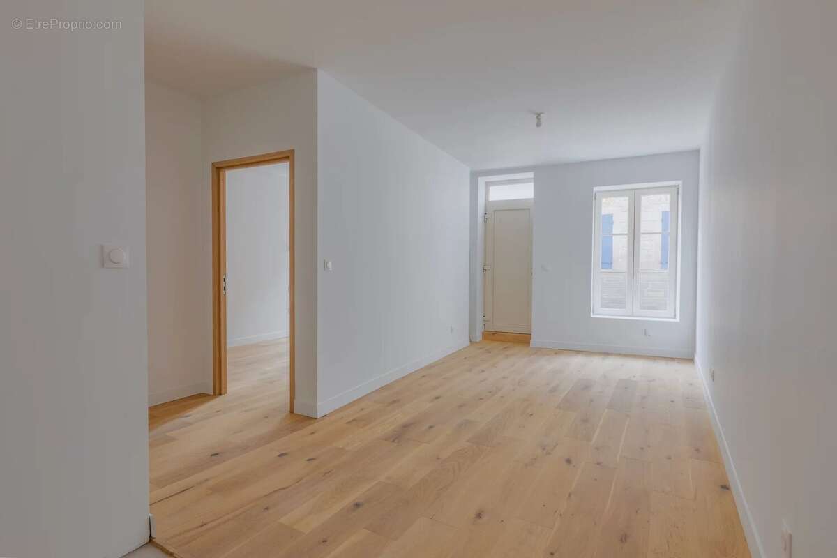 Appartement à SAINT-GENIS-LAVAL