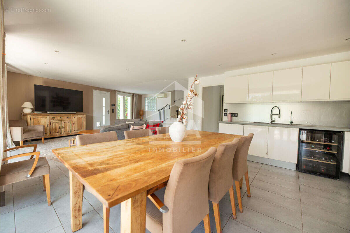 Maison à LA ROQUETTE-SUR-SIAGNE