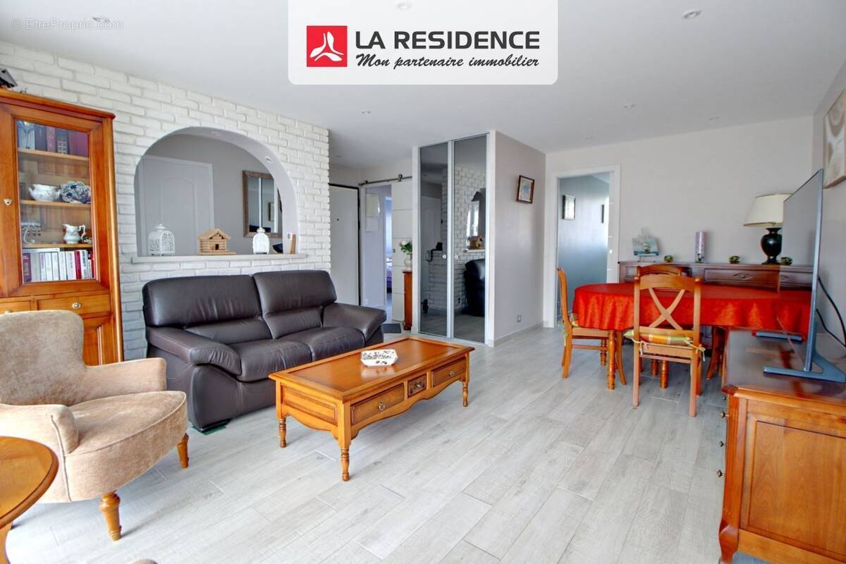 Appartement à LES CLAYES-SOUS-BOIS