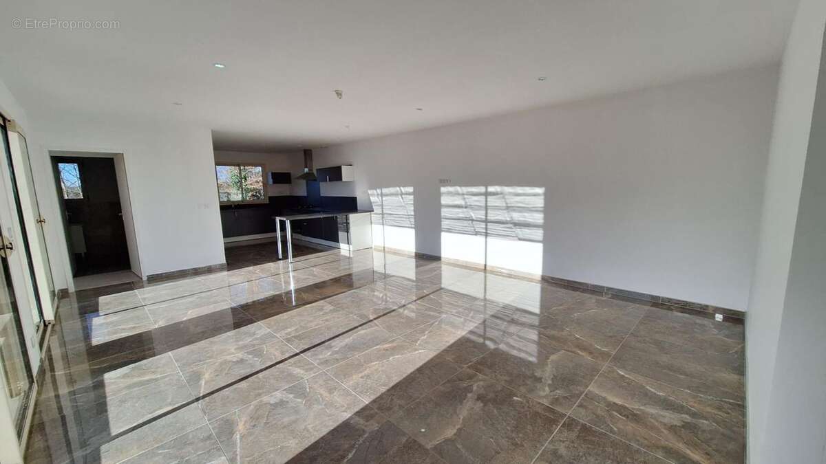 Maison à BONNAC-LA-COTE