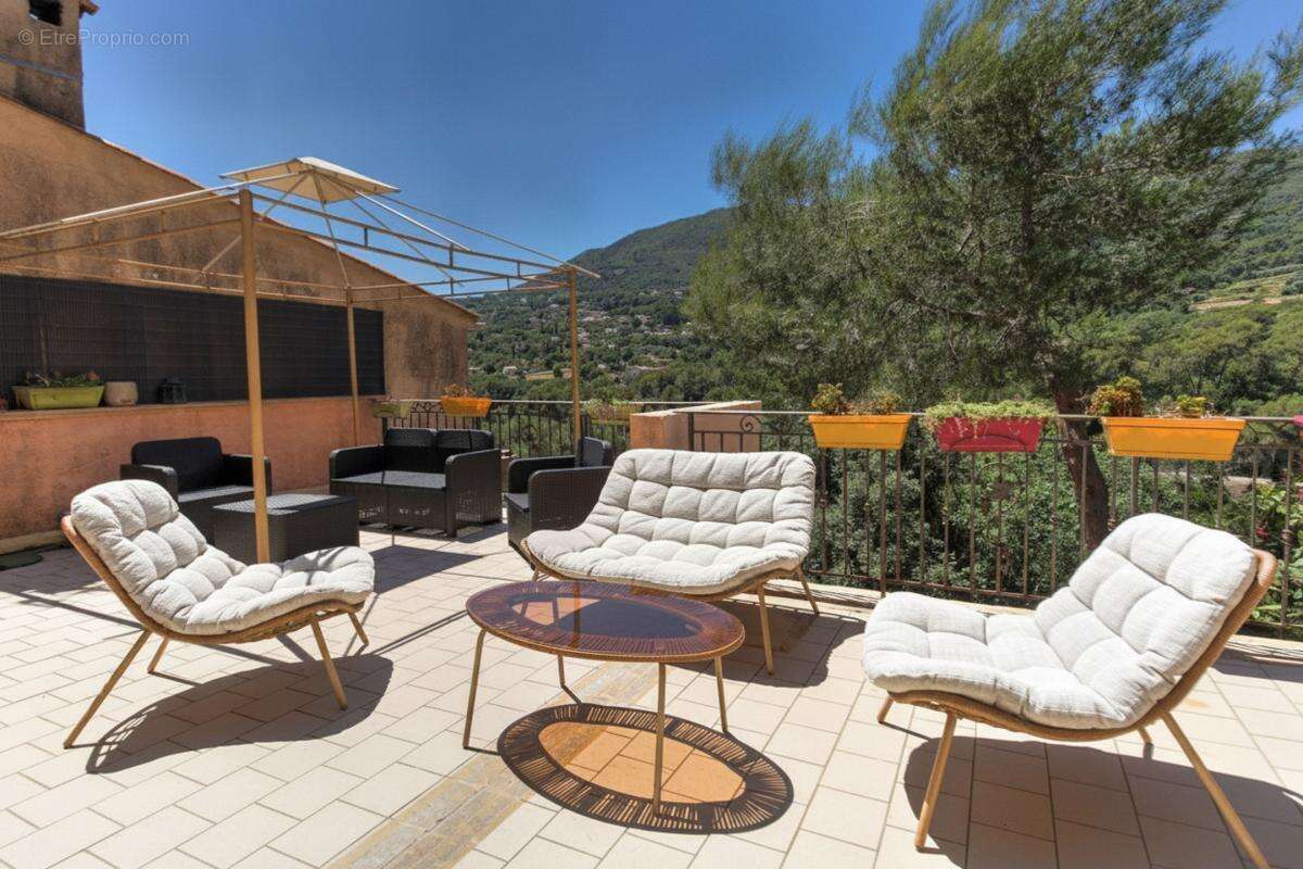 Maison de caractère de 175 m² avec appartement indépendant, jardin, jacuzzi et garage – carros village - photo 11