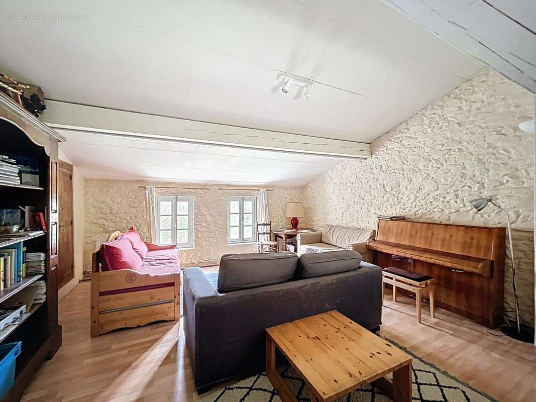 Maison à PONT-DE-BARRET