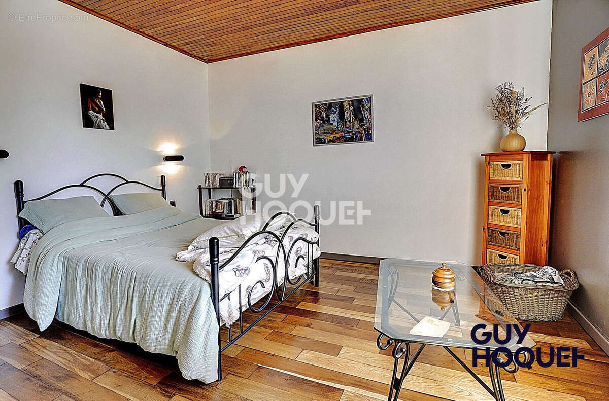 A vendre maison de 205 m² carrez et 290 m² utile  à Rive de GIER - photo 11