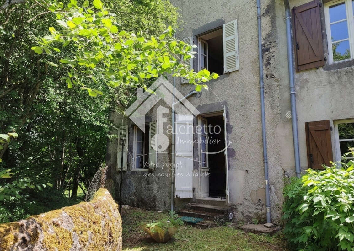 Maison à AYDAT