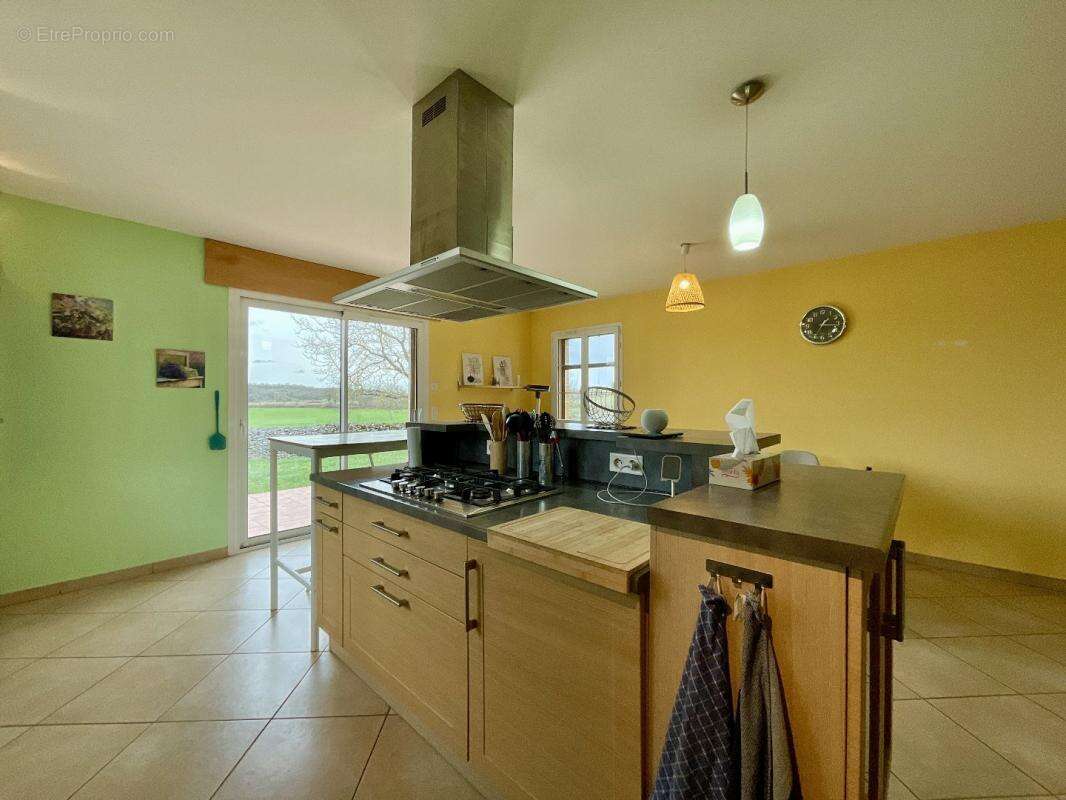 Maison à MARCILHAC-SUR-CELE