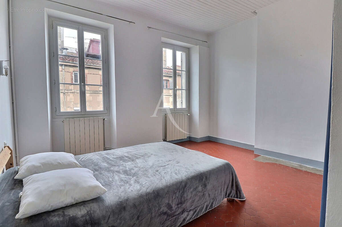 Appartement à MARSEILLE-1E