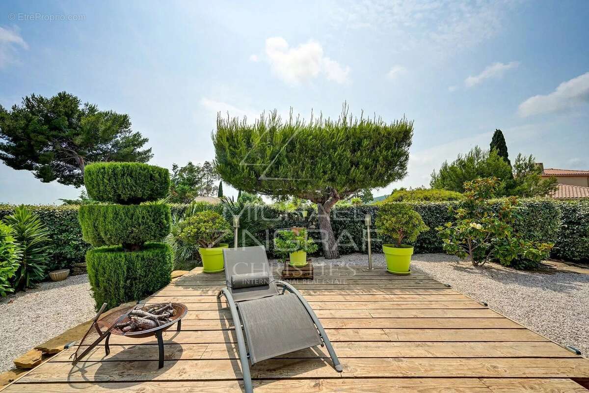 Maison à SAINT-CYR-SUR-MER