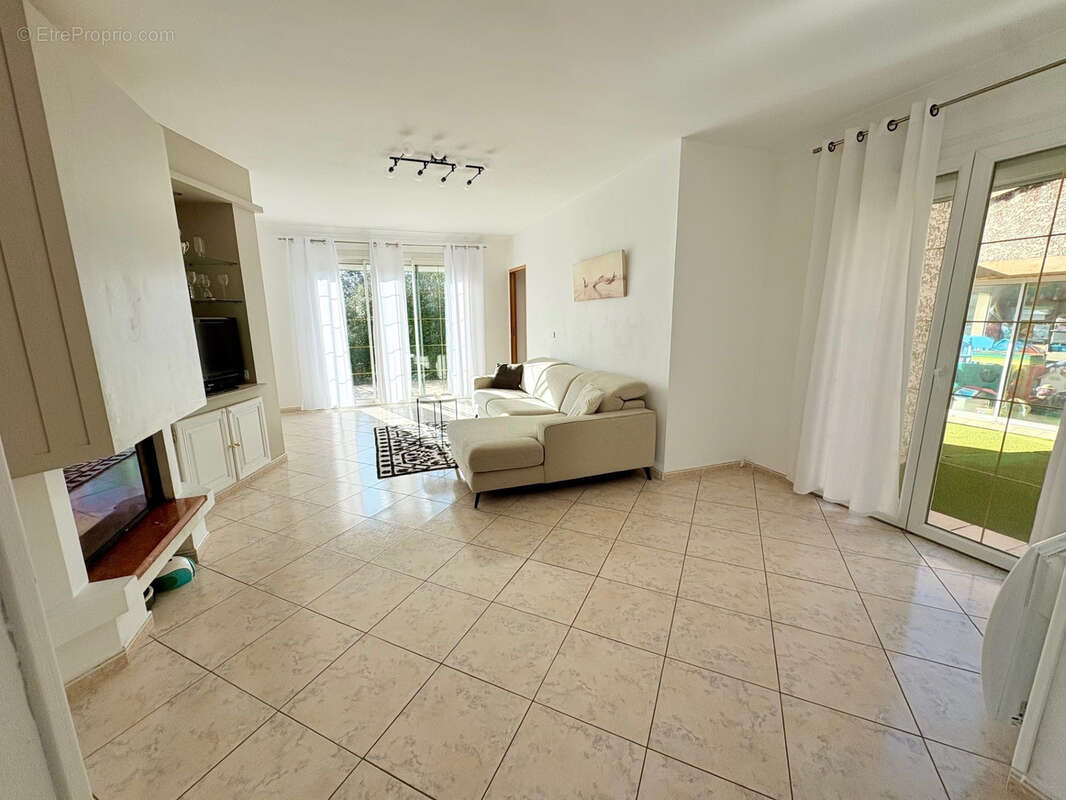 Superbe et Spacieuse villa familiale 210m2 4 chambres + 1 bureau avec vaste séjour lumineux et sous-sol aménageable - photo 8