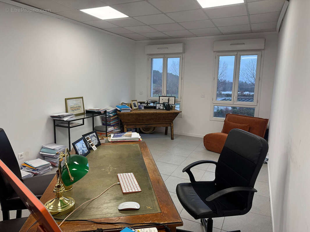 Commerce à EGUILLES