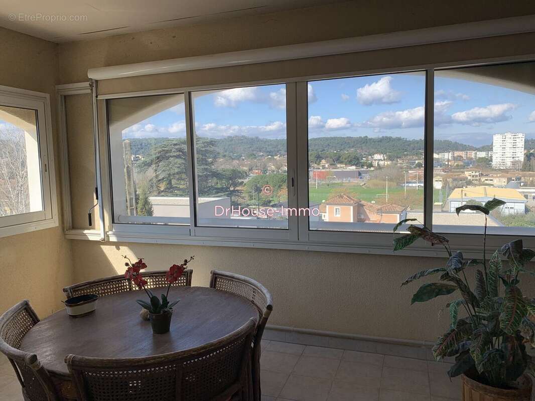 Appartement à BAGNOLS-SUR-CEZE