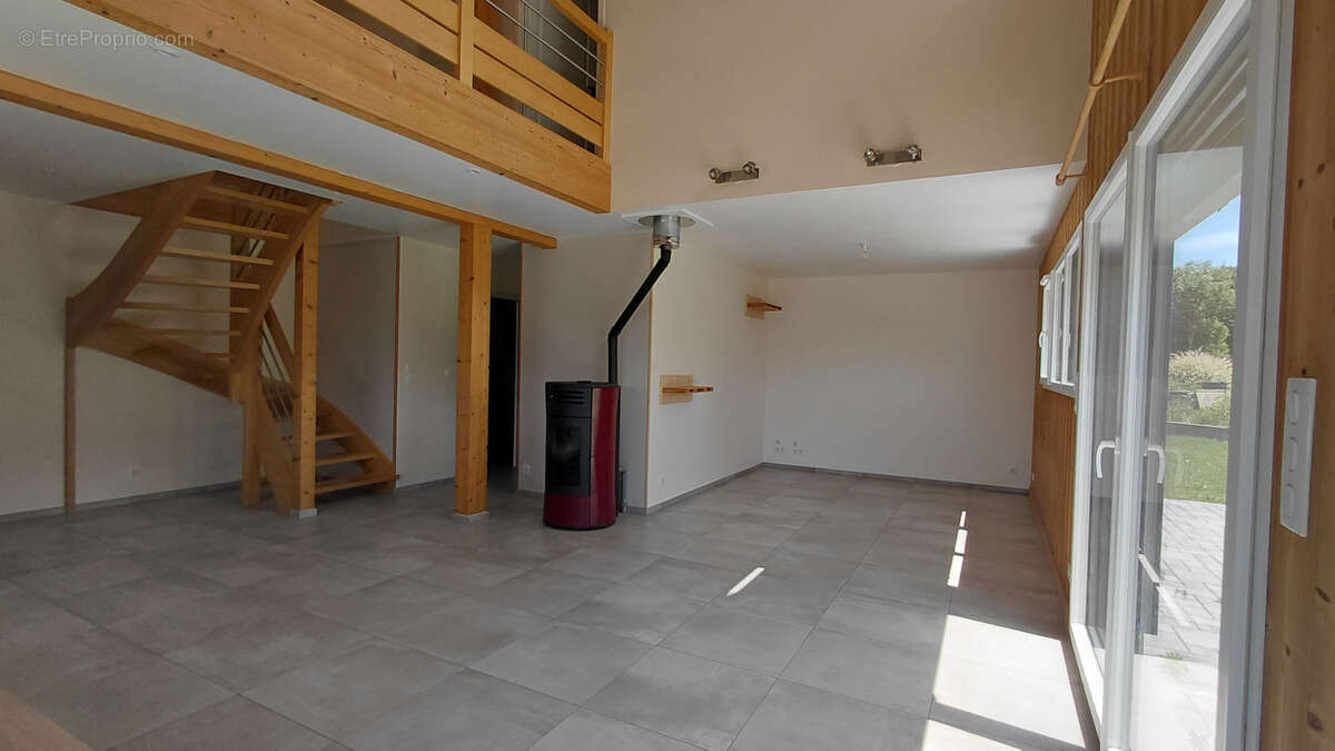 Maison à VERCEL-VILLEDIEU-LE-CAMP