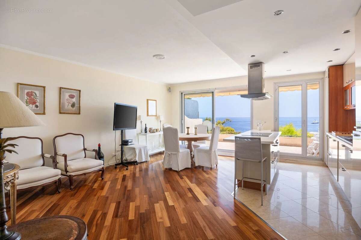 Appartement à ROQUEBRUNE-CAP-MARTIN