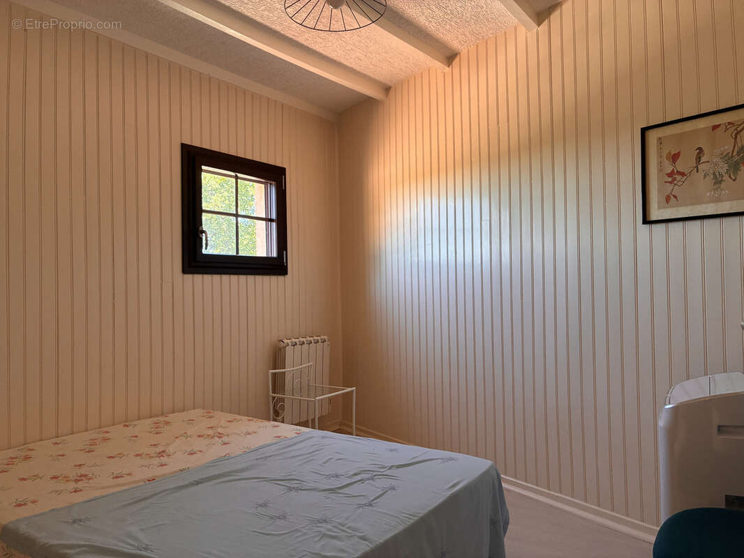 Maison de plain-pied de 156 m2 avec piscine, garage et terrain arboré - photo 17