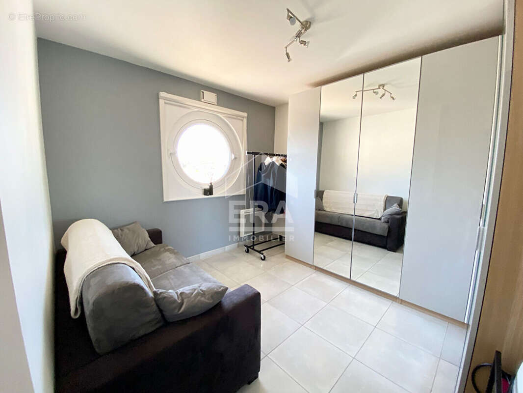Appartement à MARSEILLE-4E