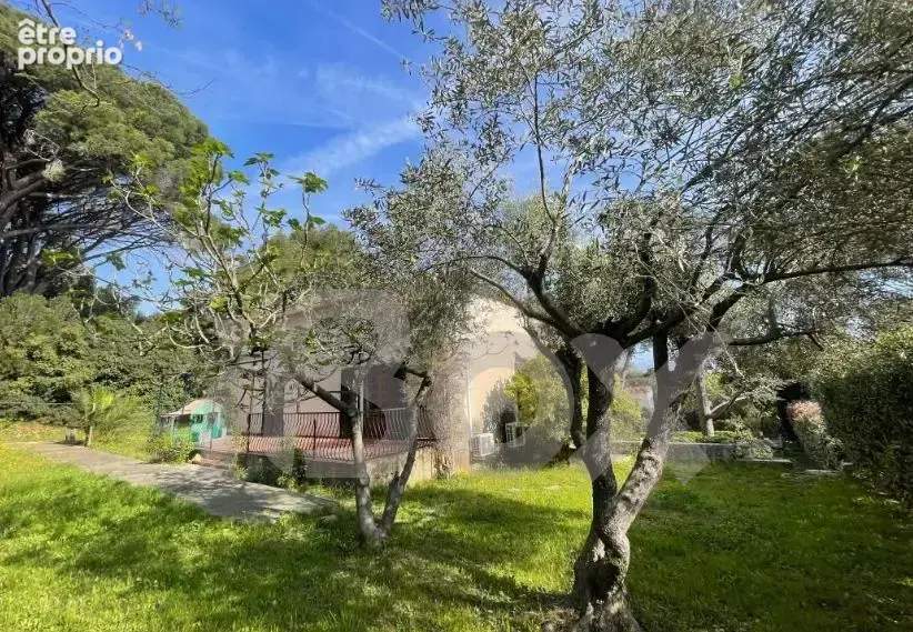 Villa 7 pièces sur 1 932 m2 de terrain avec piscine   Mer à pied - photo 4