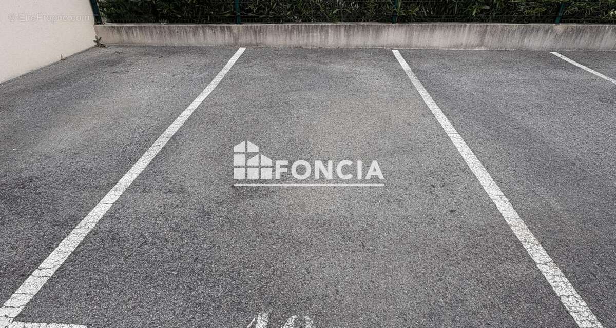 Parking à LA LONDE-LES-MAURES
