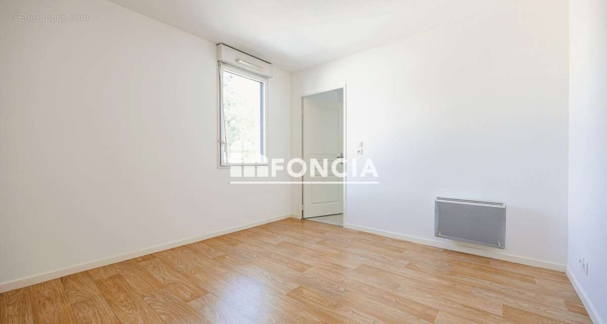 Appartement T2 - Rue de Vern - résidence récente- Garage - Balcon - photo 3