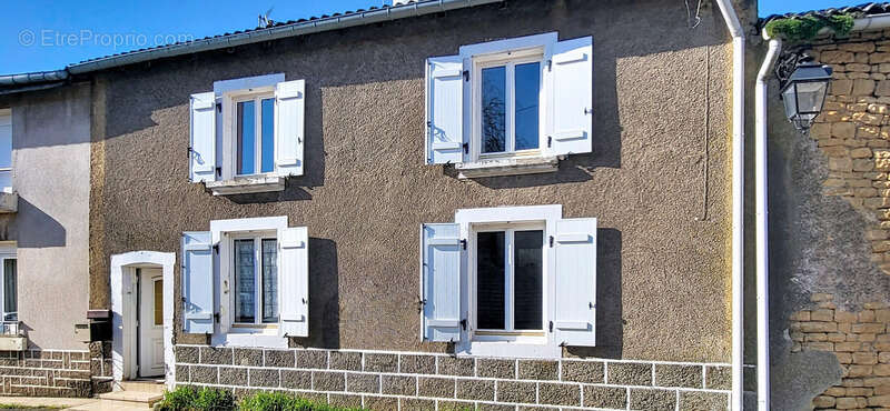 Maison à VILLE-AU-MONTOIS
