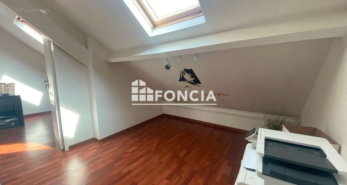 Foncia Le Raincy vous présente cette agréable maison familiale située dans le secteur recherché Benoît Malon - photo 14