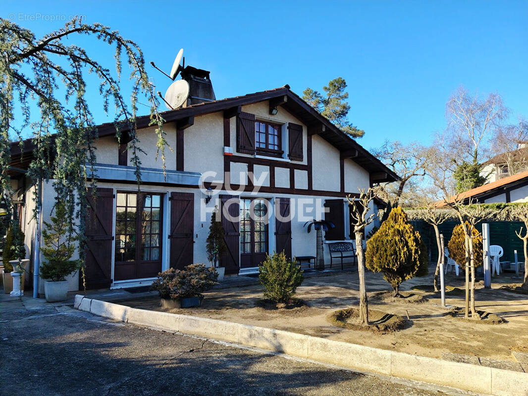 Maison à SAINT-PIERRE-DU-MONT